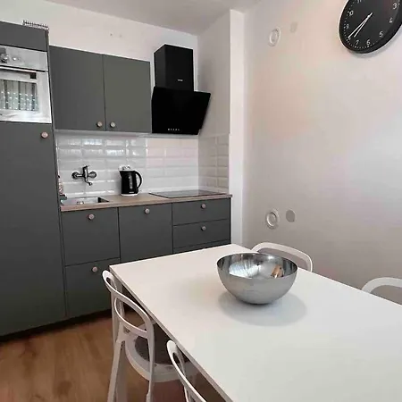 Apartman Lovely 2 Bedroom In Center *