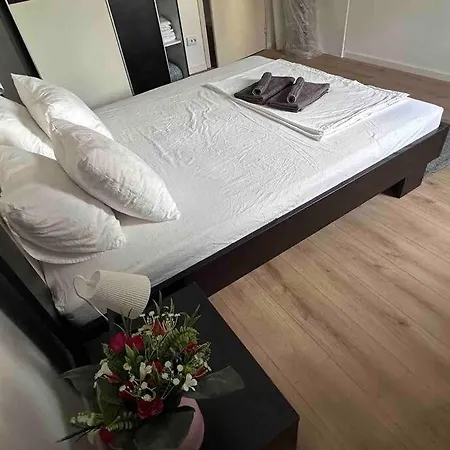 Lovely 2 Bedroom In Center