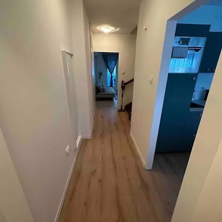 Lovely 2 Bedroom In Center アパート
