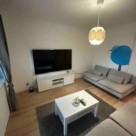 Lovely 2 Bedroom In Center アパート