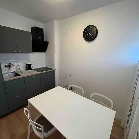 Lovely 2 Bedroom In Center Split