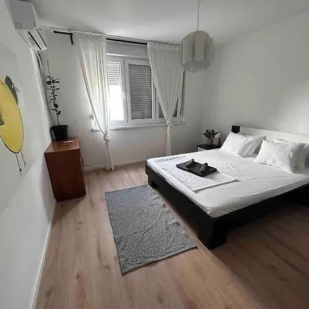 Lovely 2 Bedroom In Center * Split